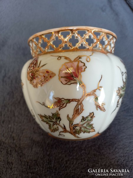 Zsolnay's openwork vase is a kaspo