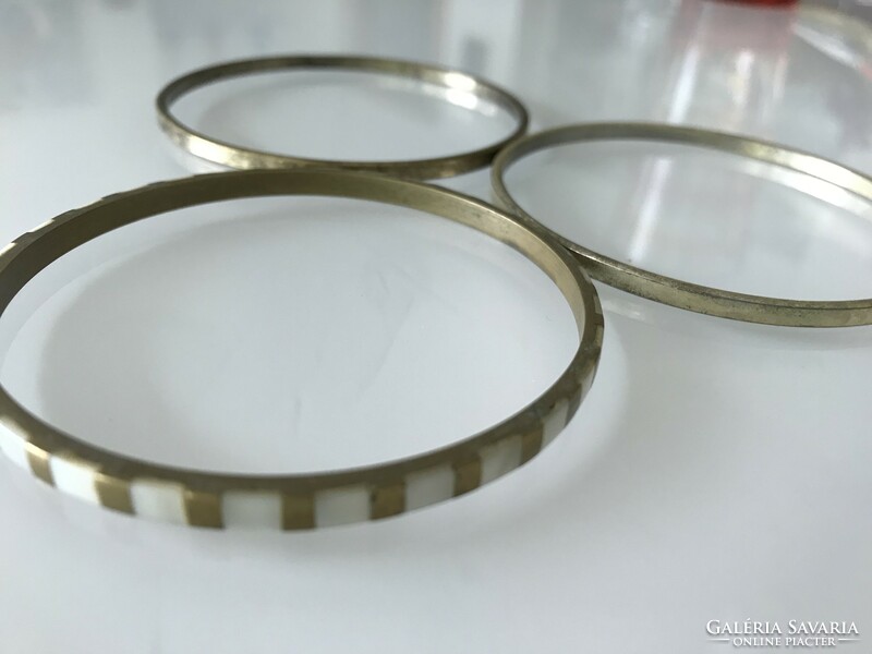 Mother-of-pearl bracelet with gold-plated pairs, 6.8 cm inner diameter