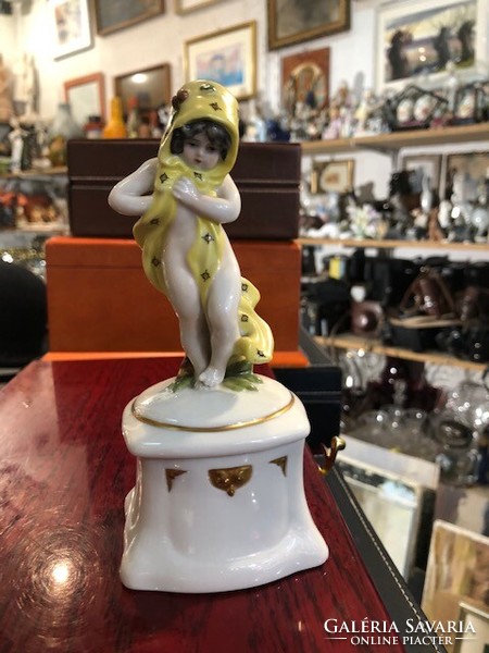 Art deco porcelain jewelry holder statue, 18 cm high.