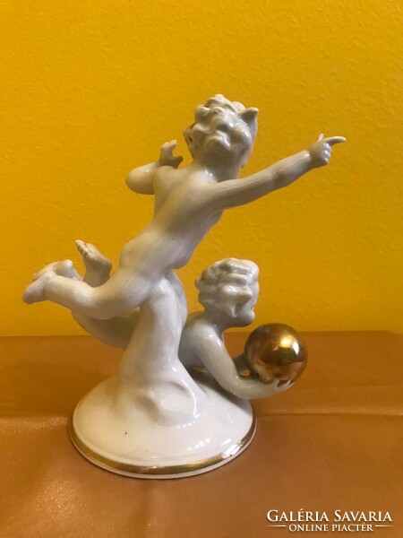 Retro porcelán, gyerekek labdával, 15cm