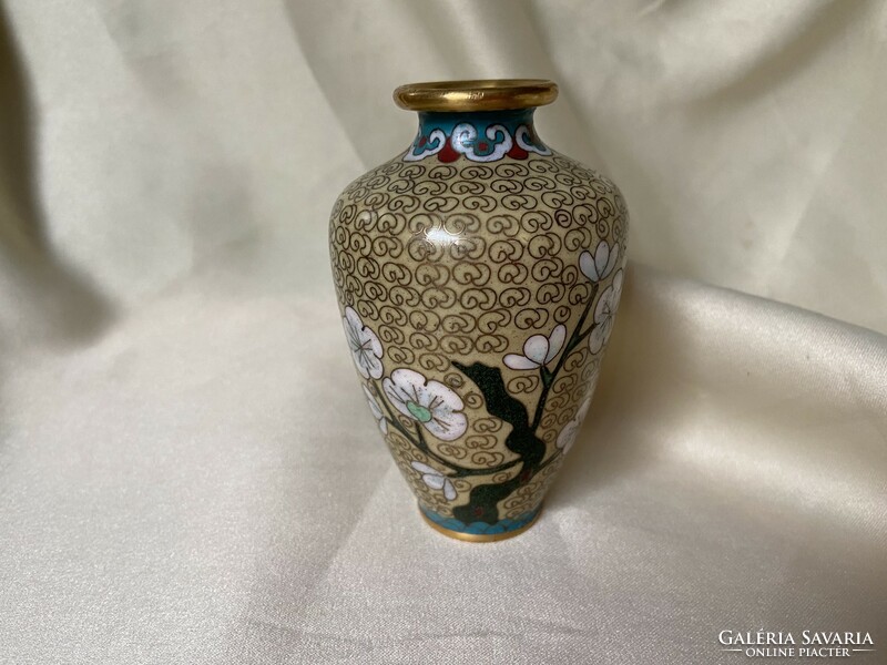 Chinese compartment enamelled vase