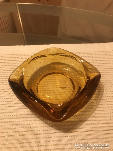 Borostyán sárga üveg dísztálka