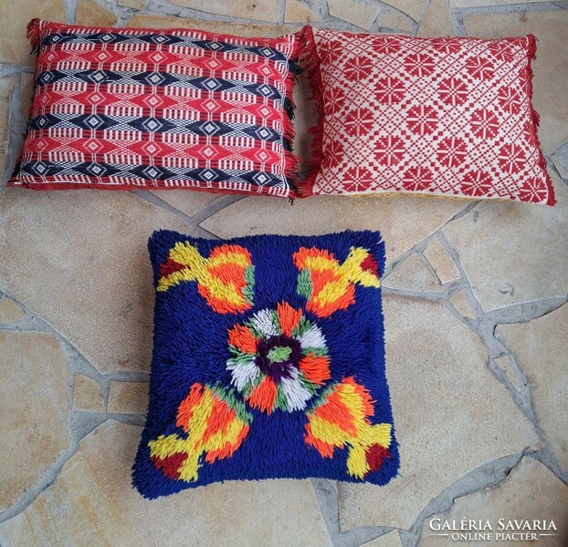 One of the old decorative pillows is pillow suba