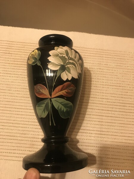 Üveg váza festett virág mintával
