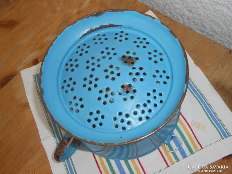 Antik zománcozott tésztaszűrő/gyümölcsmosó, kék