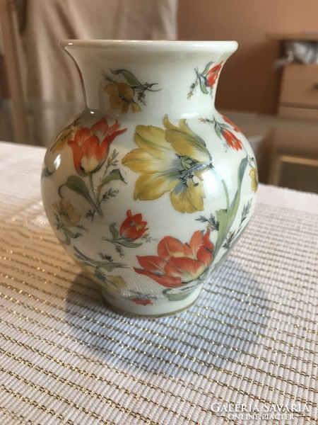 Német porcelán kis váza virágos mintával