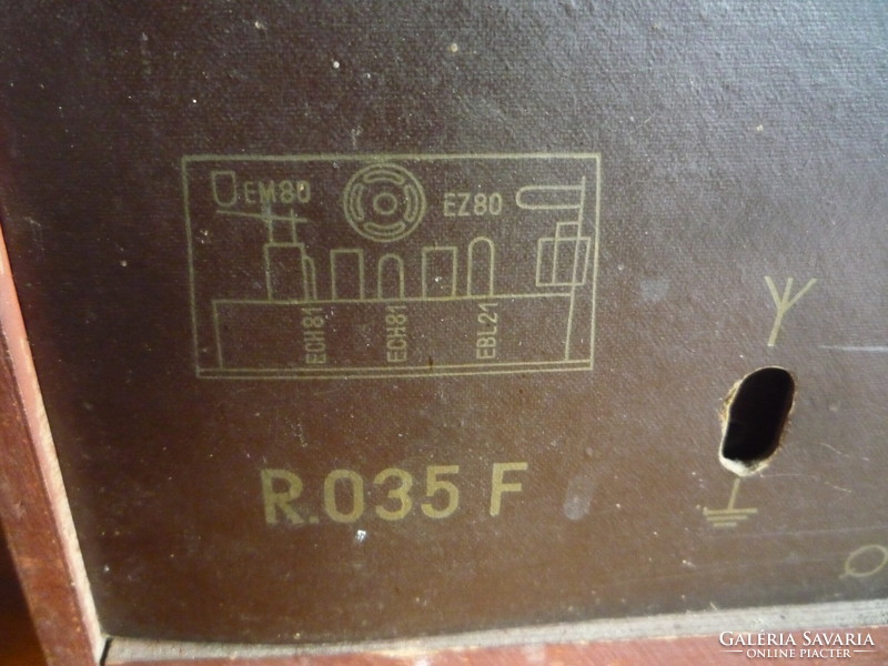 R 035 F rádió.