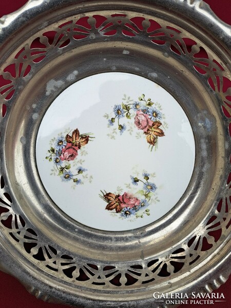 Beautiful earthenware table centerpiece offering earthenware flowers
