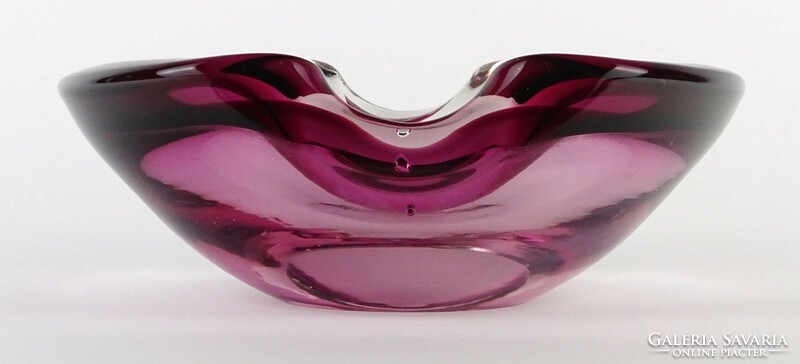 1M805 BOHEMIA lila művészi üveg hamutál 17 cm