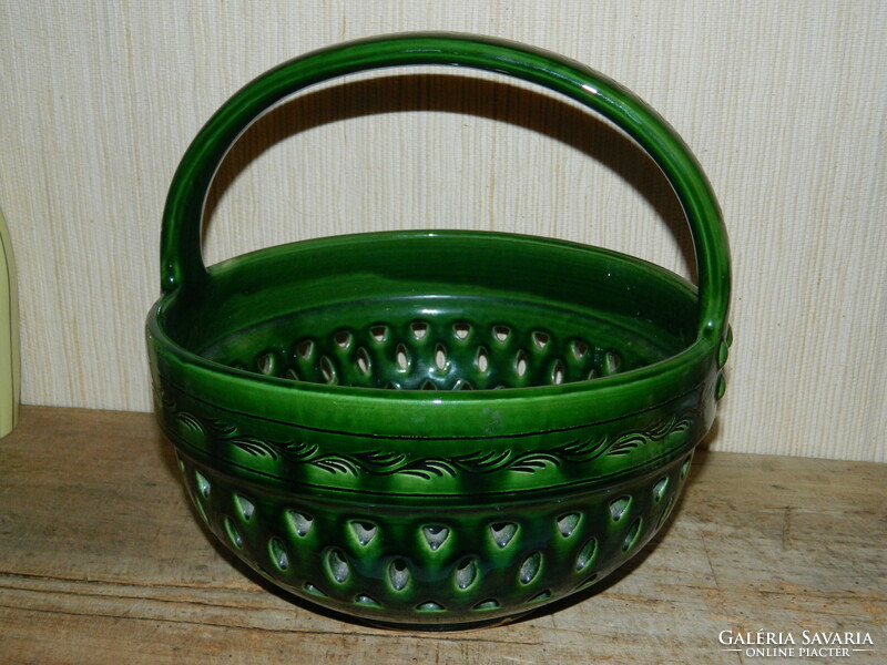 Market ceramic basket