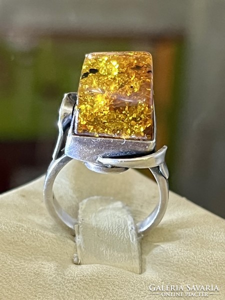Art-deco Stílusú ezüst gyűrű, borostyán kővel
