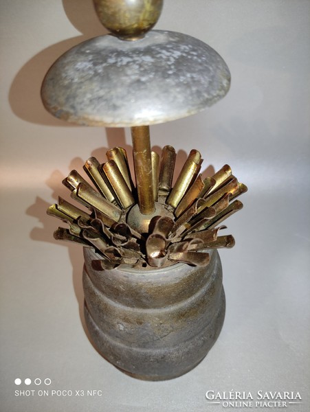 Mid Century egyedi fém cigaretta kínáló asztaldísz a múlt századból