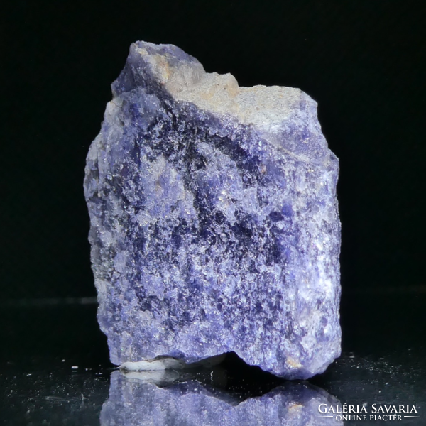 Natural aventurine, white-blue banded, crystal grain quartz specimen. 7 grams