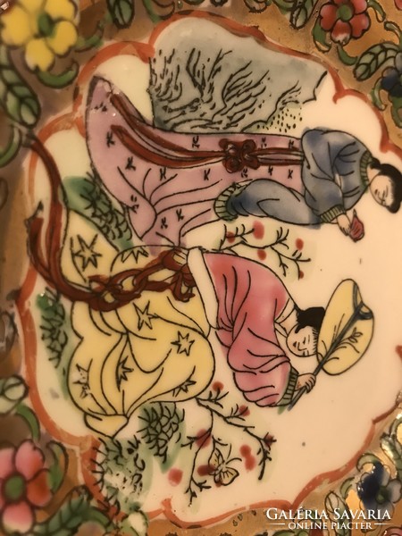 Gésa jelenetes orientális mintázatú kínai kézifestésű tányér