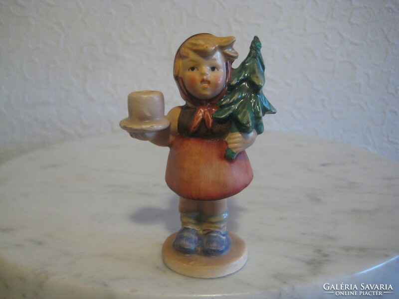 Hummel  kislány  gyertyatartóval  és  fenyő fácskával  9,5 cm