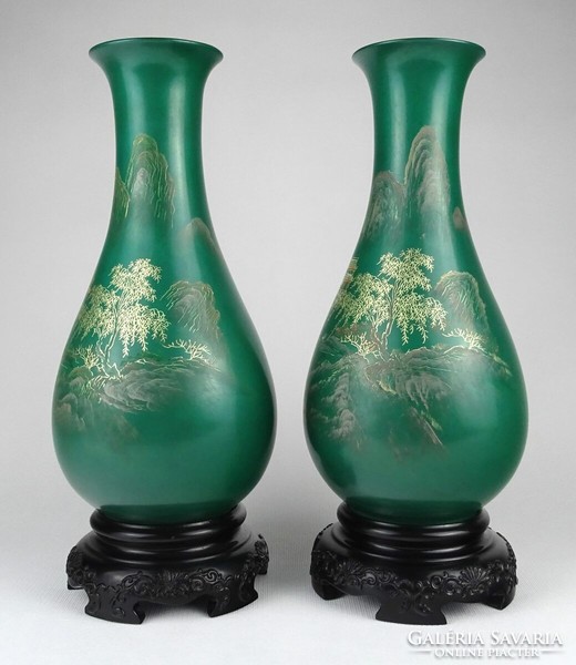 Pair of 1M811 Chinese decorative vases with an oriental pattern, 30 cm