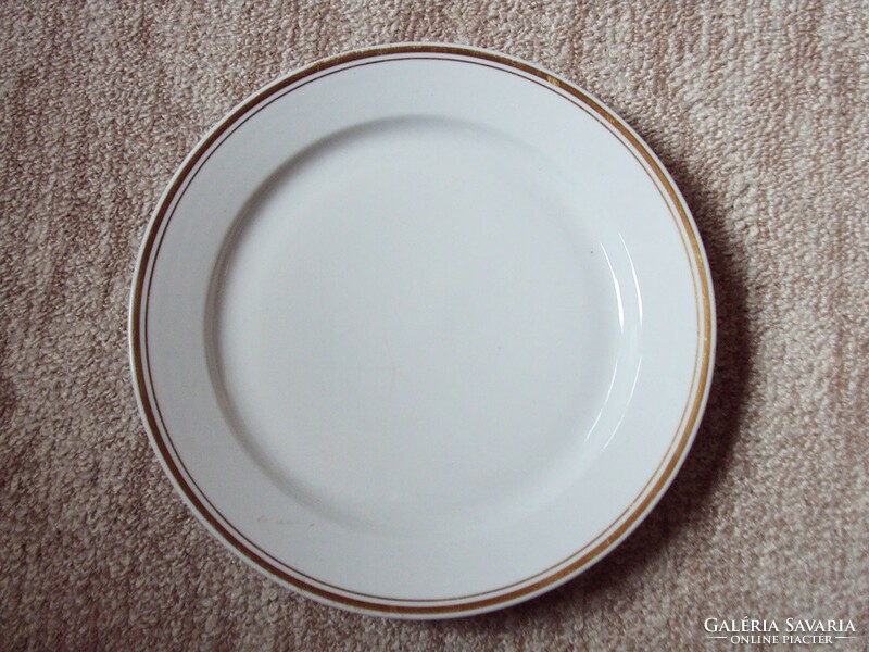 Retro old porcelain serving plate, lowland porcelain