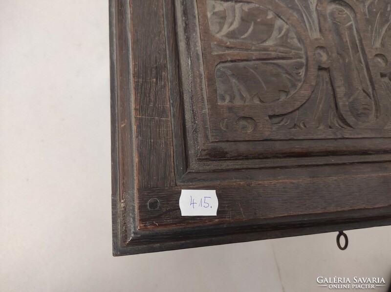 Antik reneszánsz faragott fa doboz kis láda kulcsával 415 7376