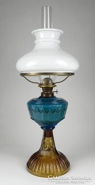 1L916 Antik kék és borostyánsárga üveg petróleumlámpa burával és cilinderrel 46.5 cm