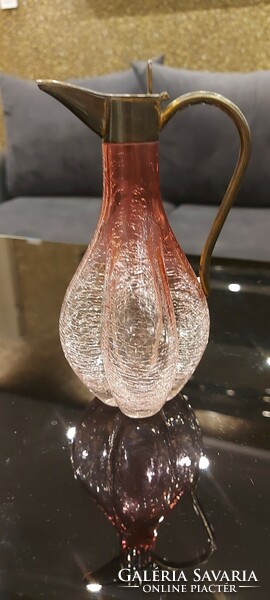 Kis üveg kancsó repesztett üveggel