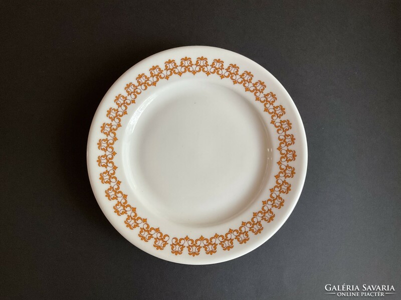 Small plate cake plate with Alföldi brown pattern