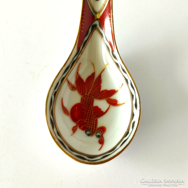 A collection of 4 traditional oriental porcelain spoons