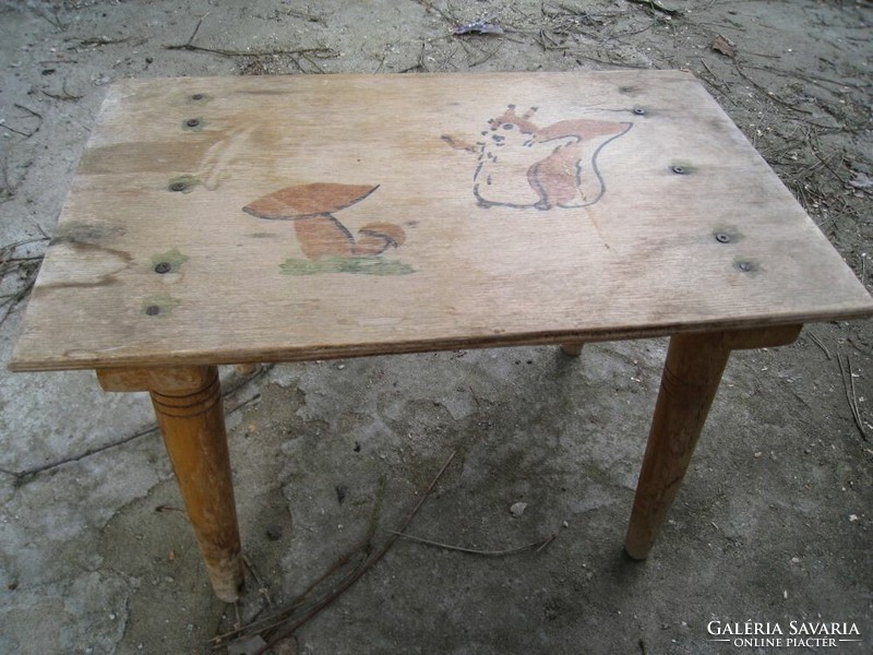 Children's stool with squirrel and mushroom