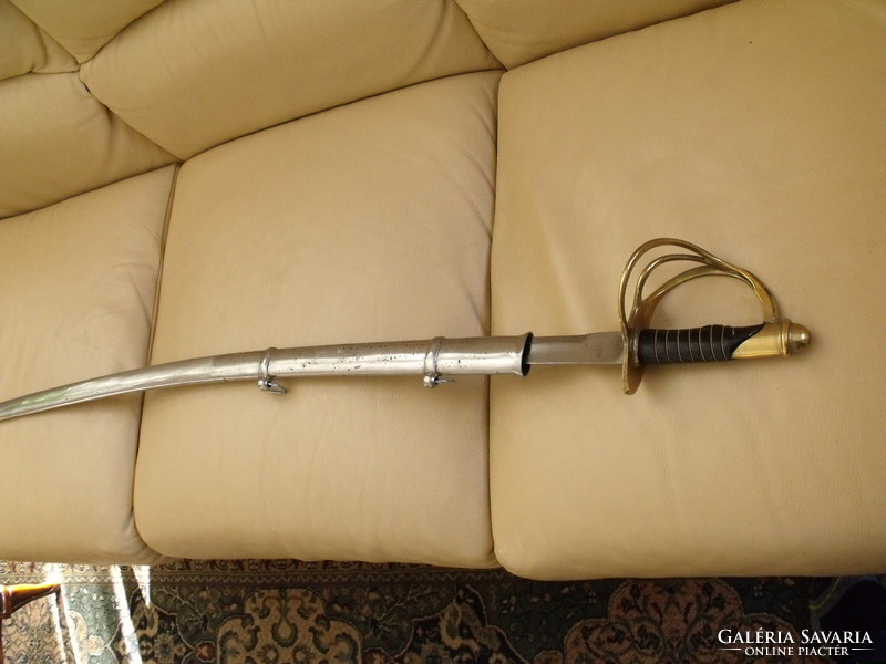 19th century French cavalry sword with scabbard, in good condition