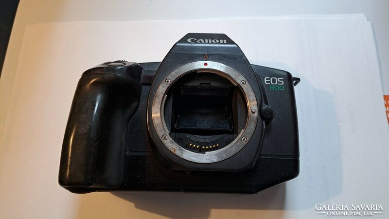 Canon eos 600 camera. Handover in Budapest
