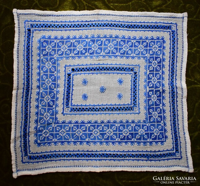 Cross-stitch embroidered tablecloth, decorative tablecloth, centerpiece, decorative handkerchief 25 x 23 cm