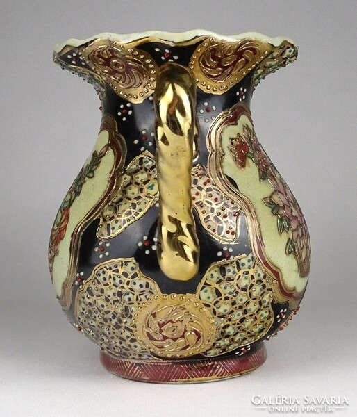 1M884 richly gilded Chinese porcelain vase 15 cm