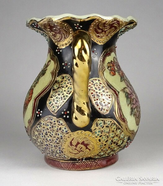1M884 richly gilded Chinese porcelain vase 15 cm
