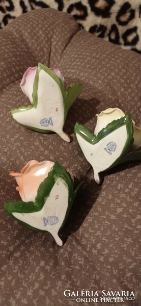 Herend porcelain roses. I marked the small scratches in the pictures. HUF 10,000 for the three pieces.