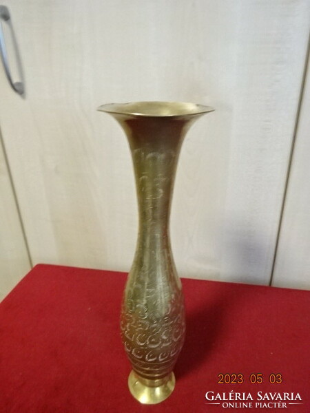Indiai réz váza, nyomott mintás, magassága 30 cm. Jókai.