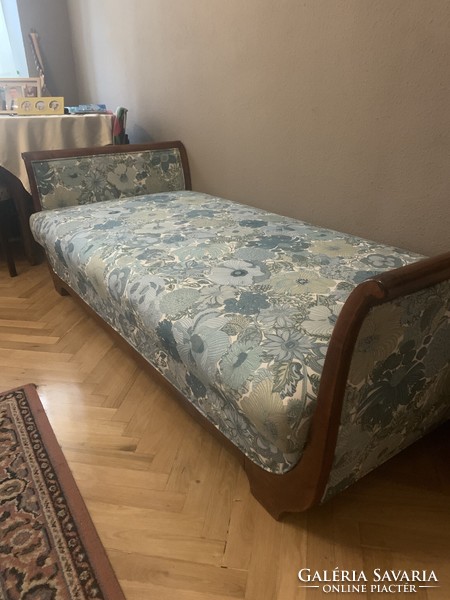 Gyönyörű szép felújított hattyú ágy!