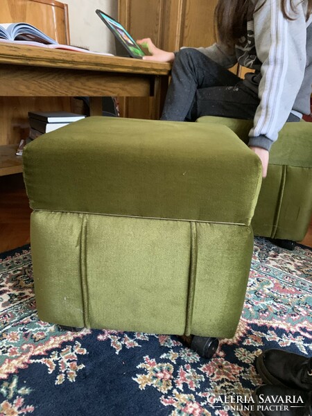 Sóska zöld nappali garnitúra kinyitható kanapé