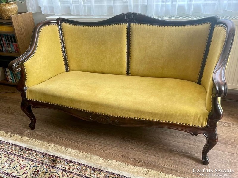 Renovated neo-baroque sofa for two