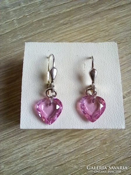 Ezüst fülbevaló rózsaszín szív alakú kővel