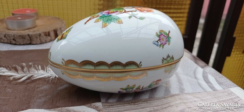 Herendi porcelán, tojás alakú ékszertartó. Pecsétes jelzéssel, viktória mintás dekorral. Hibátlan.