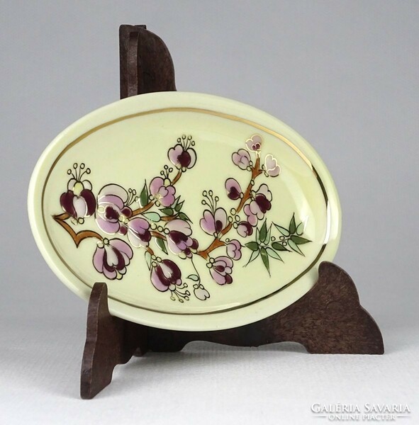 1M997 Oval butter colored Zsolnay porcelain ashtray