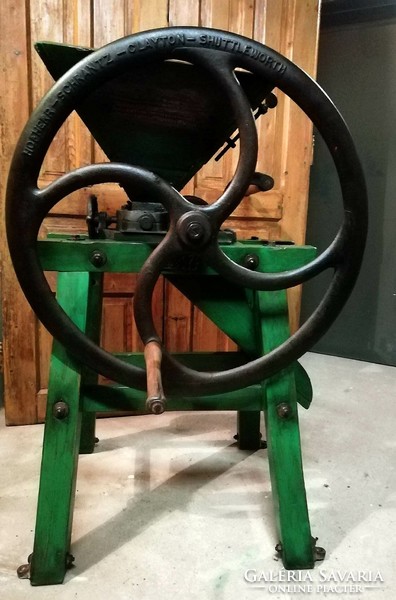 Hofherr termény daráló, szép markáns mezőgazdasági gép, jelzett működő, teljesen restaurált darab