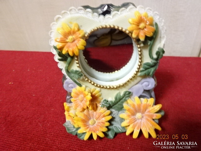 Virágmintás mini asztali tükör, mérete: 8,5 x 7 cm. Jókai.