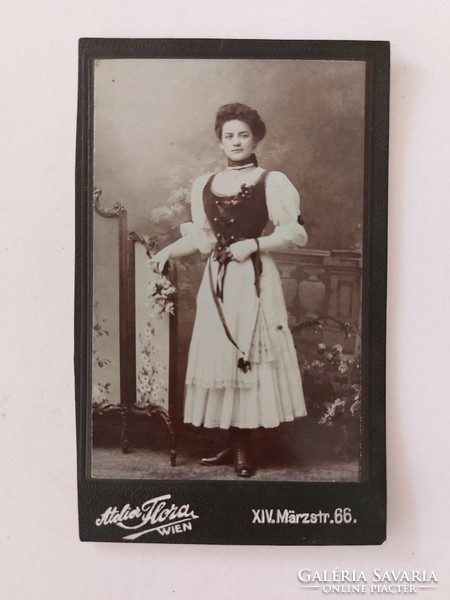 Antik női fotó Ateiler Flora Wien régi bécsi fénykép