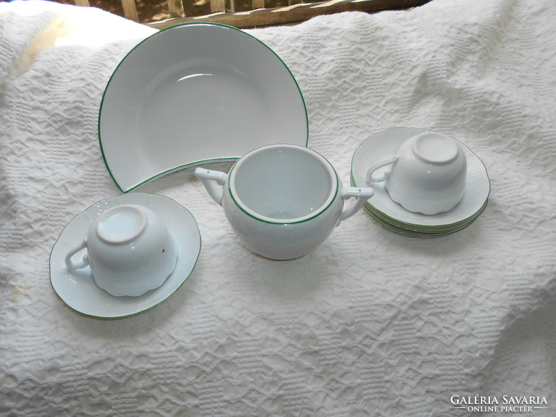 The last pieces of a set of 8 Herendi--( bone bowl+4 saucers+2 cups+1 sugar bowl).