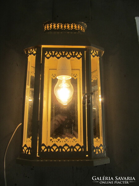 Mood lamp for a sheltered terrace, in the hall