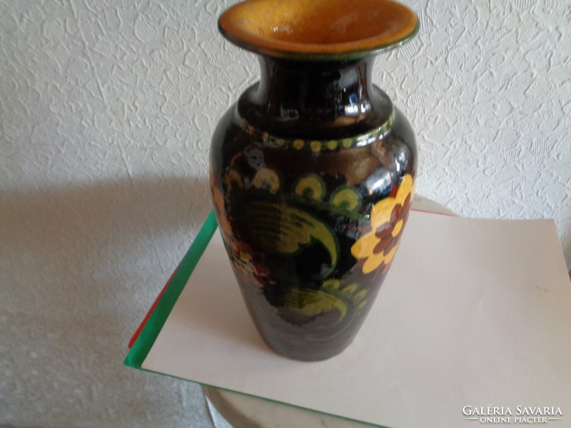Népi  váza  ,  szépen kidolgozott  , kézzel festett  , szignós