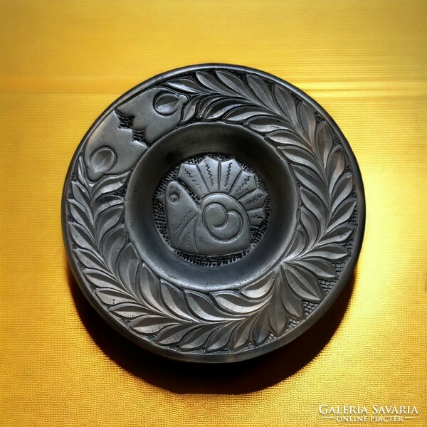 Rare black ceramic wall plate with hen pattern, wall decoration