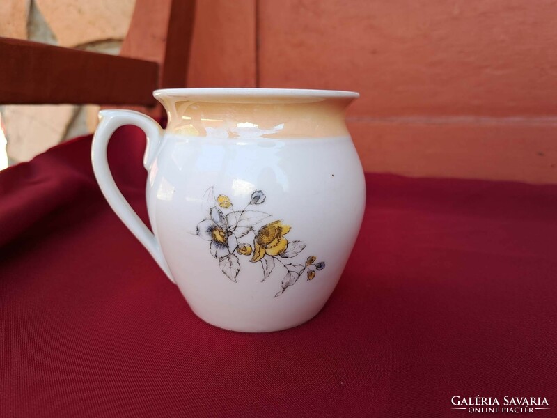 Beautiful floral 10 cm tall mug, collector's item