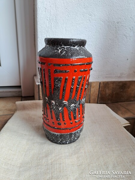 Beautiful retro 24 cm tall fluted vase collector's item mid-century modern home decoration heirloom