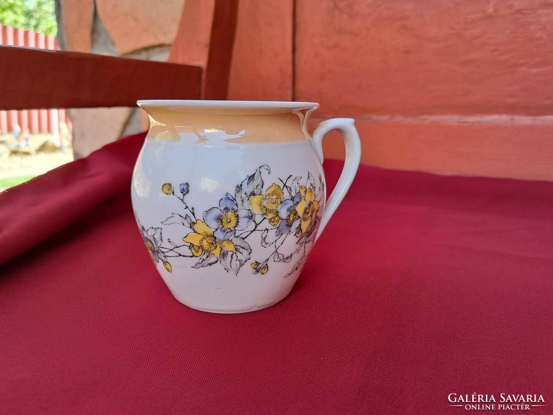 Beautiful floral 10 cm tall mug, collector's item